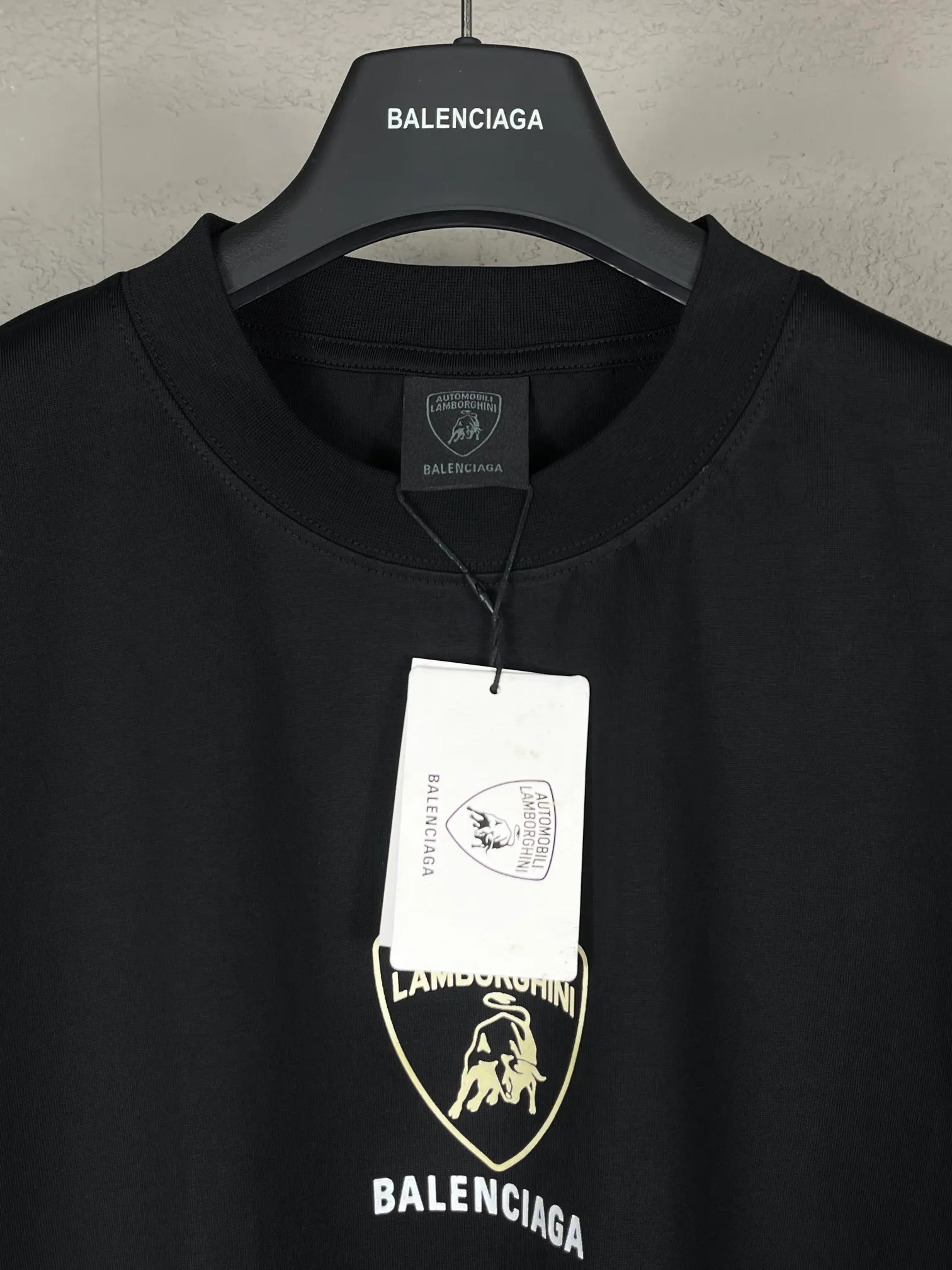 【 . Quality】BALENCI*GA/ Lamborghini LOGO T # SS 25 New Arrival。 ， 。 。 ZP 。 260 ， . ， 。 。 。 ， ， 。 . 。 OS . Same Style ：BL 253637 ：Black Size：XS S M L